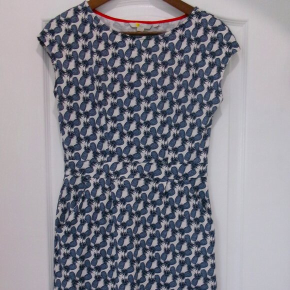Like New BODEN Pineapple Print Dress 4 Navy Blue & White Pockets Has Stretch - Picture 3 of 11